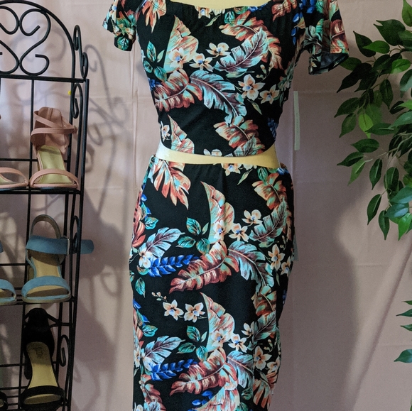 Set - Picture 1 of 3